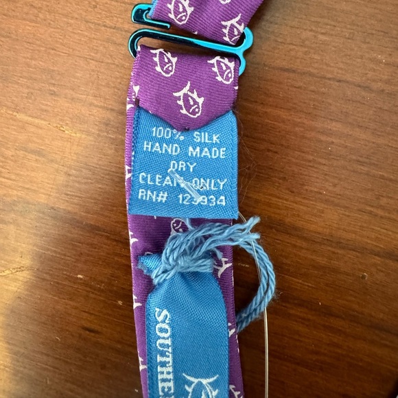 Handmade Southern Tide Bow Tie - Picture 4 of 4